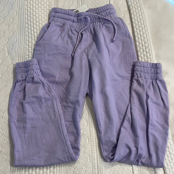 Frankies bikinis lavender sweatpants size M - Picture 1 of 5